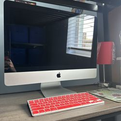Apple Computer Desktop with keyboard