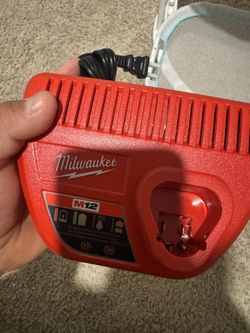 Milwaukee M12 Charger