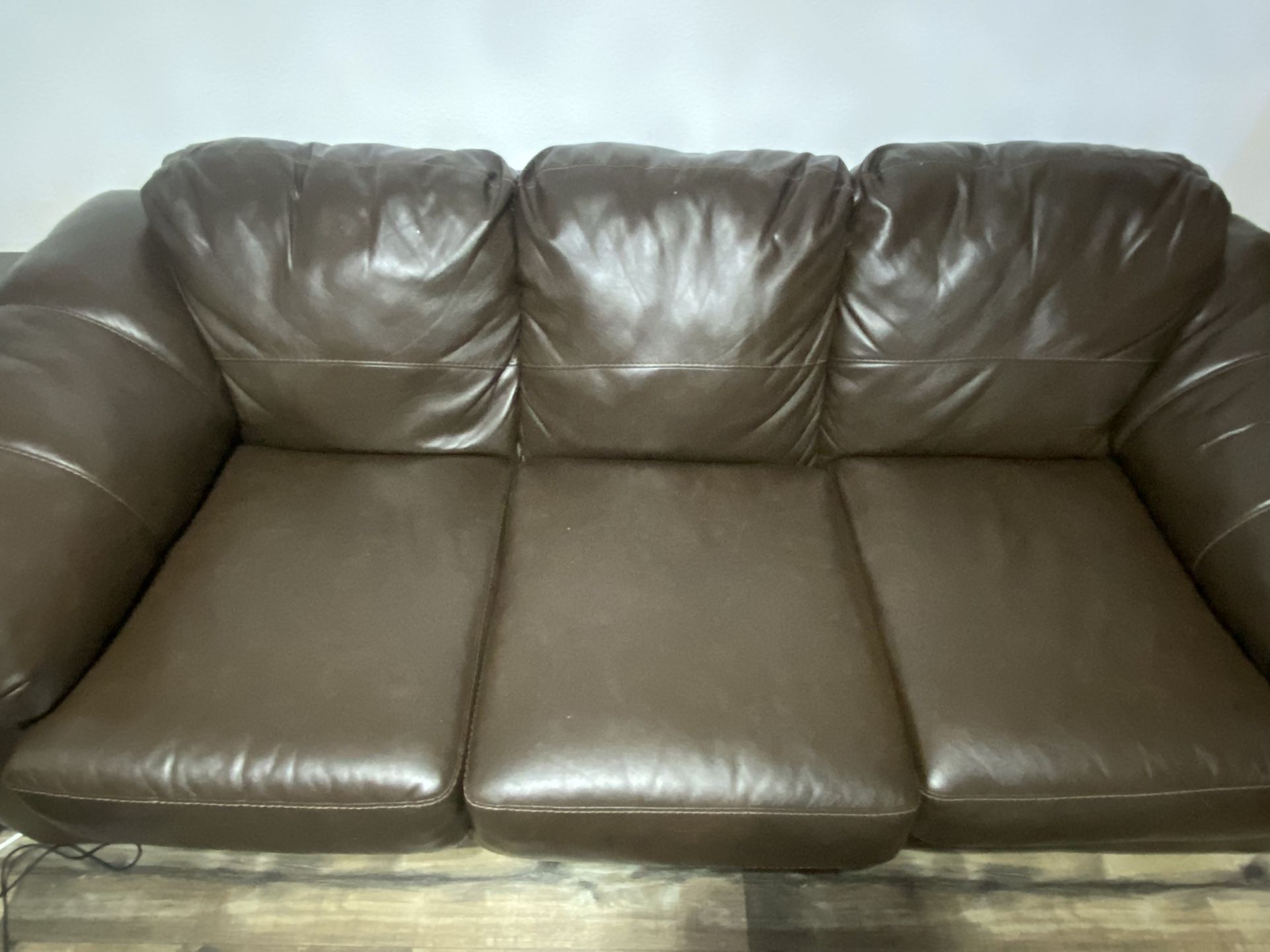 Beautiful Leather couch No Rips Very Good Condition