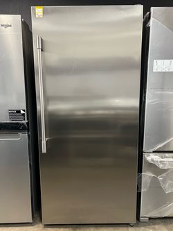 Frigidaire French Door Refrigerator / Refrigerador Frigidaire