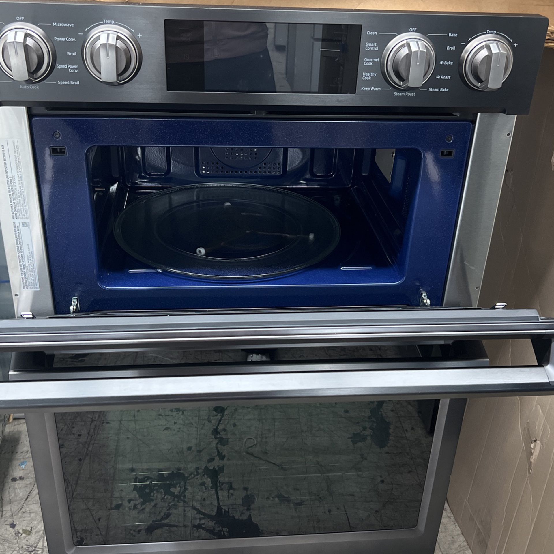 SAMSUNG MICROWAVE/OVEN COMBO 30”INCH BLACK STAINLESS for Sale in Santa Ana,  CA - OfferUp