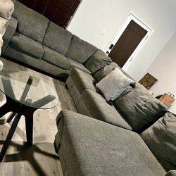 Delivery Available! Gray Sectional Couch Sofa Chaise Foot Rest Ottoman Ashley Furniture 