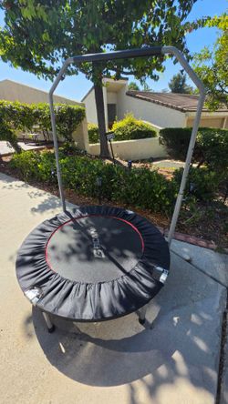 Foldable trampoline