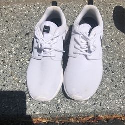 Nike Womens Size 8 Cross Trainers