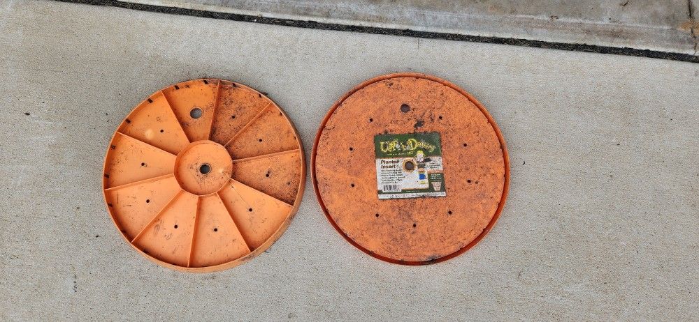 Circular UPS-A-DAISY Flower Pot Filler