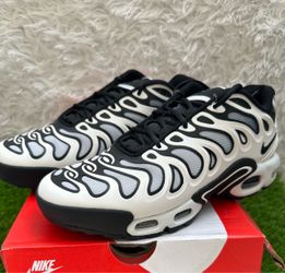 Nike Air Max Plus Sneakers Black White size 11