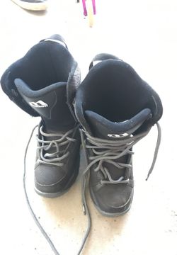 Snowboard boots