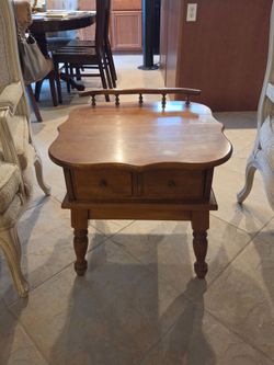 Vintage Colonial Style Maple End Table
