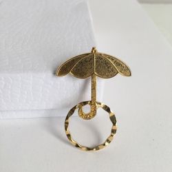 VINTAGE BROOCH PIN STAMPED BEAUTIFUL GOLD TONE UMBRELLA BROOCH 