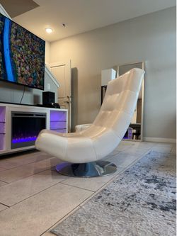 White Faux Leather Pedestal Gaming Lounge Chair