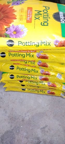 New bags of Miracle-Gro potting mix (18)