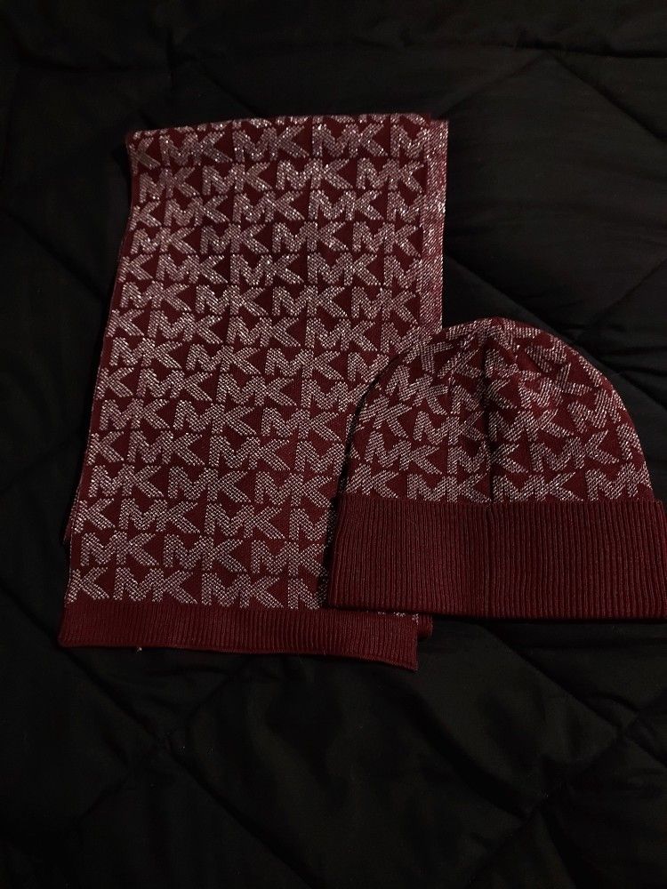 MICHEAL KORS Scarf And Beanie Set