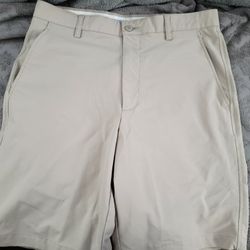 Men's Beige Casual Shorts, Size 33, But Fits More Like 31