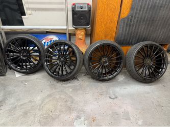 26x10 Giovanna Koko Kuture URFA wheels with tires