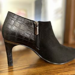 Xappeal Black Ankle Booties Size 6.5