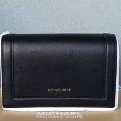 Michael Kors Crossbody ✨️ Available In 3 Colors ✨️