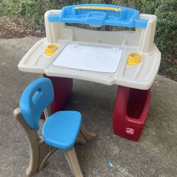 Little Tikes - Kid Desk And Chair 