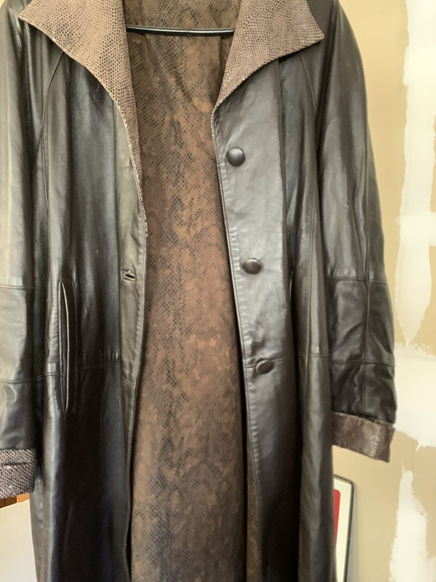 BRAND NEW Ladies MEDIUM SIZE LEATHER JACKET DERO BY ROCCO D AMEILO NEW YORK $125.00 Pick up or Meet up in Powder Springs Ga 30127