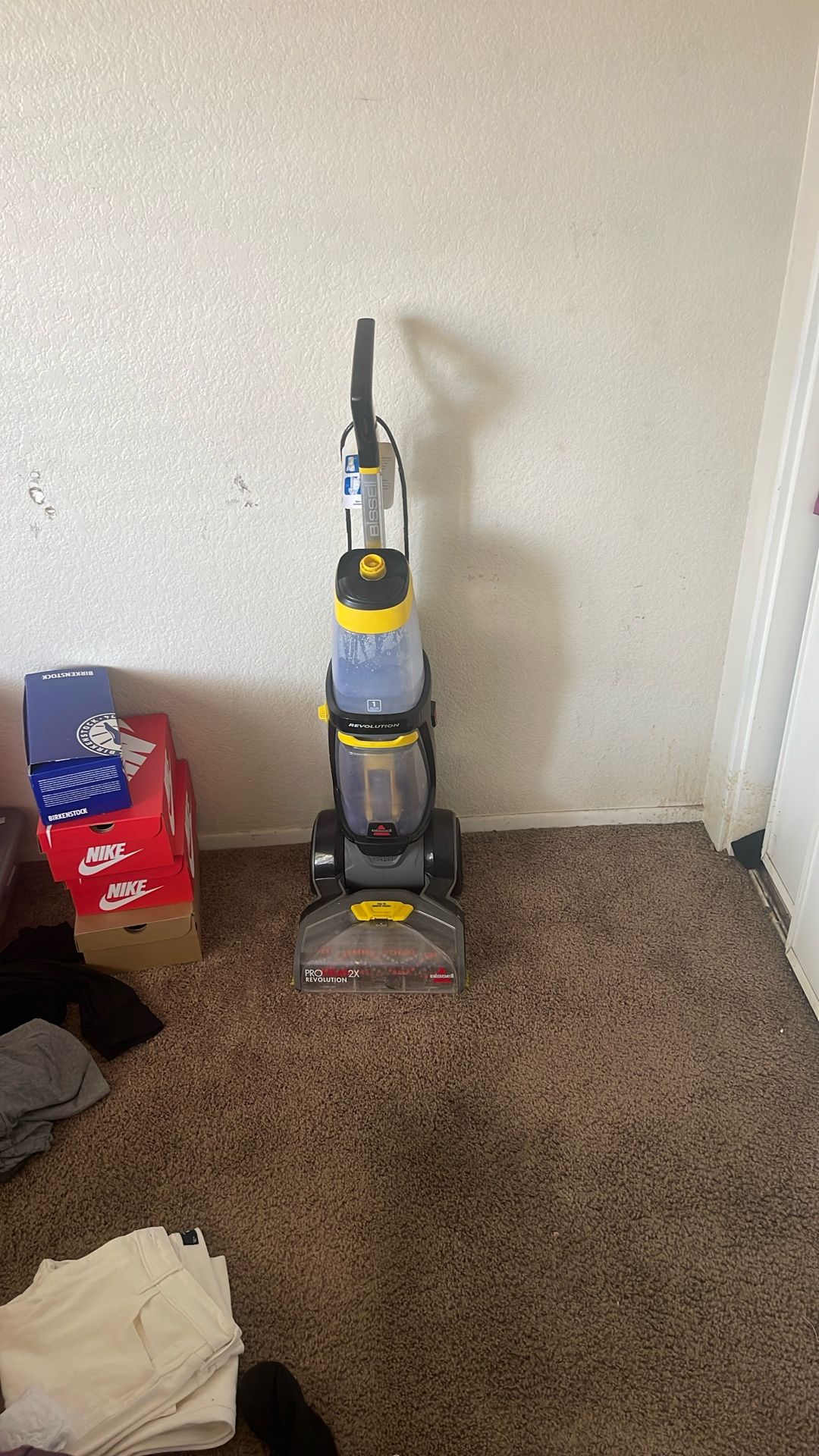 Bissel Vacuum/ Carpet Cleaner