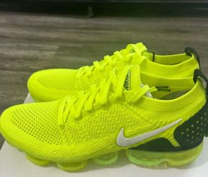 Men Nike flynit message me your size