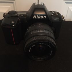 Nikon N6000 With Sigma 28-70 Zoom Lens And Gadget Bag