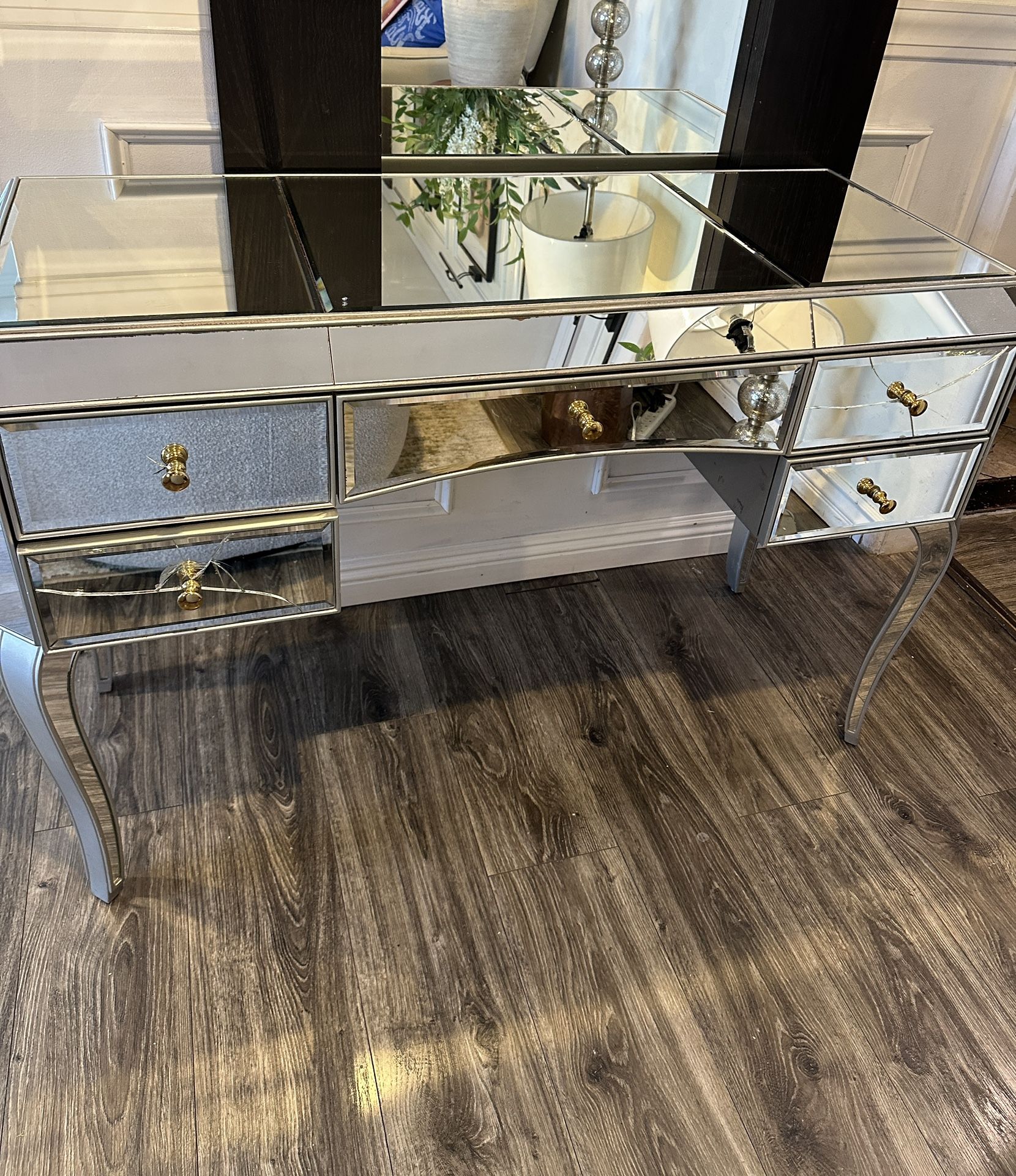 Mirrored vanity