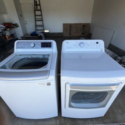 LG. Washer/Dryer Combo.. White