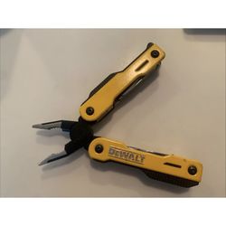 DeWALT MT 16 Multi Utility Tool In Good Condition