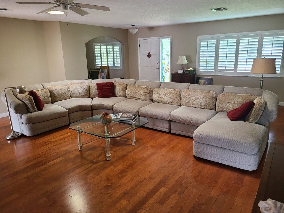 7 Piece Fabric Broyhill Sectional w/ Ottoman & Coffee Table