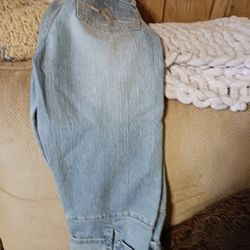 Size 4 Women's Capris 