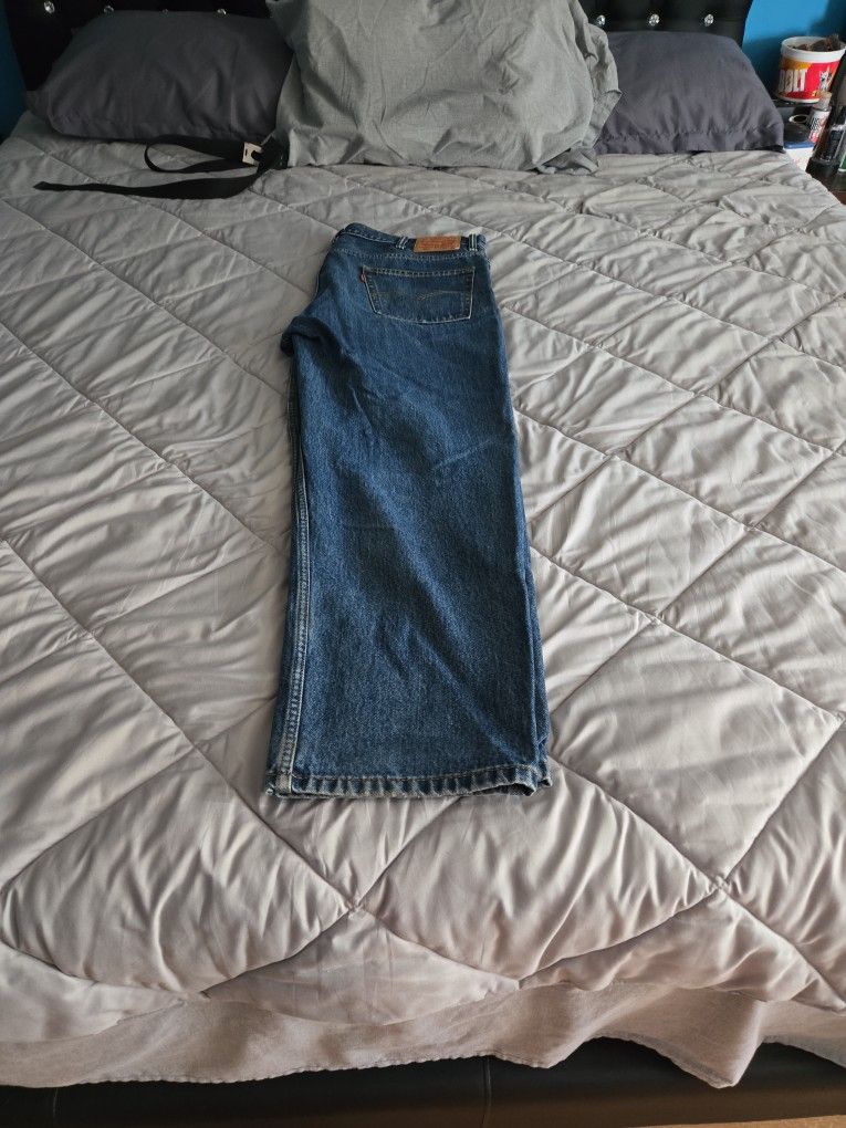 Mens Levi 550 JEANS SIZE 44 Waist 32 Lenth