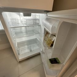 Whirlpool white top freezer refrigerator