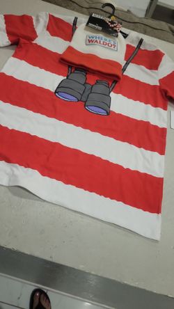 Where's Waldo costume shirt and hat