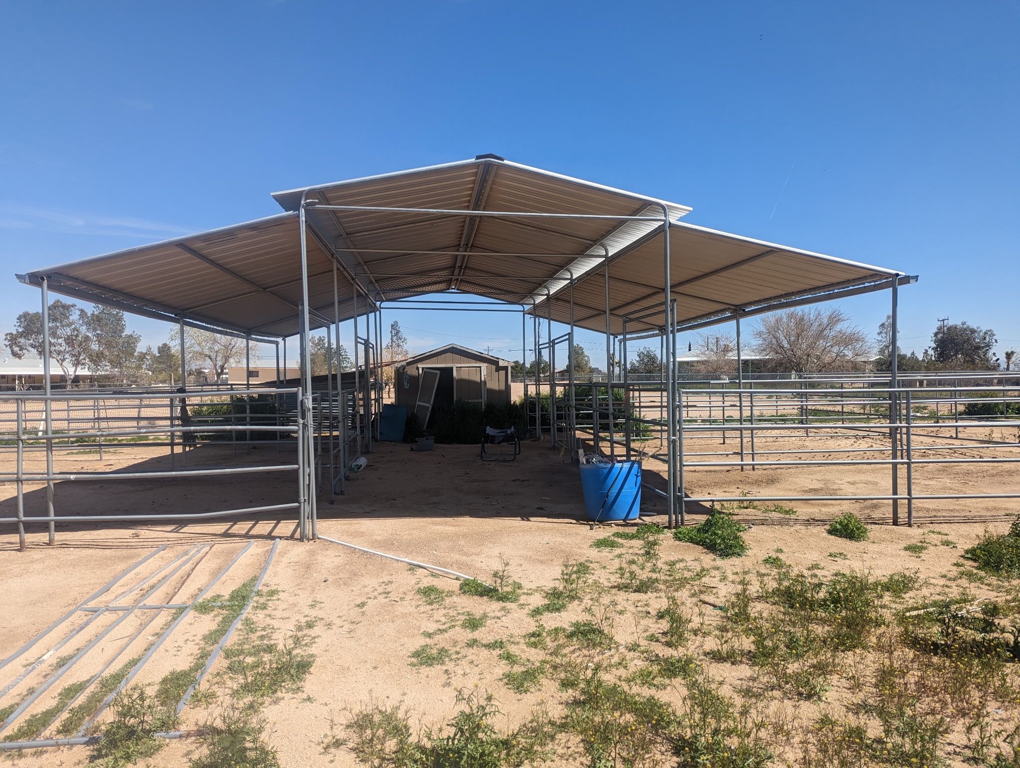 6 Corrales Con techo De 28 Ancho 36 De Largo 