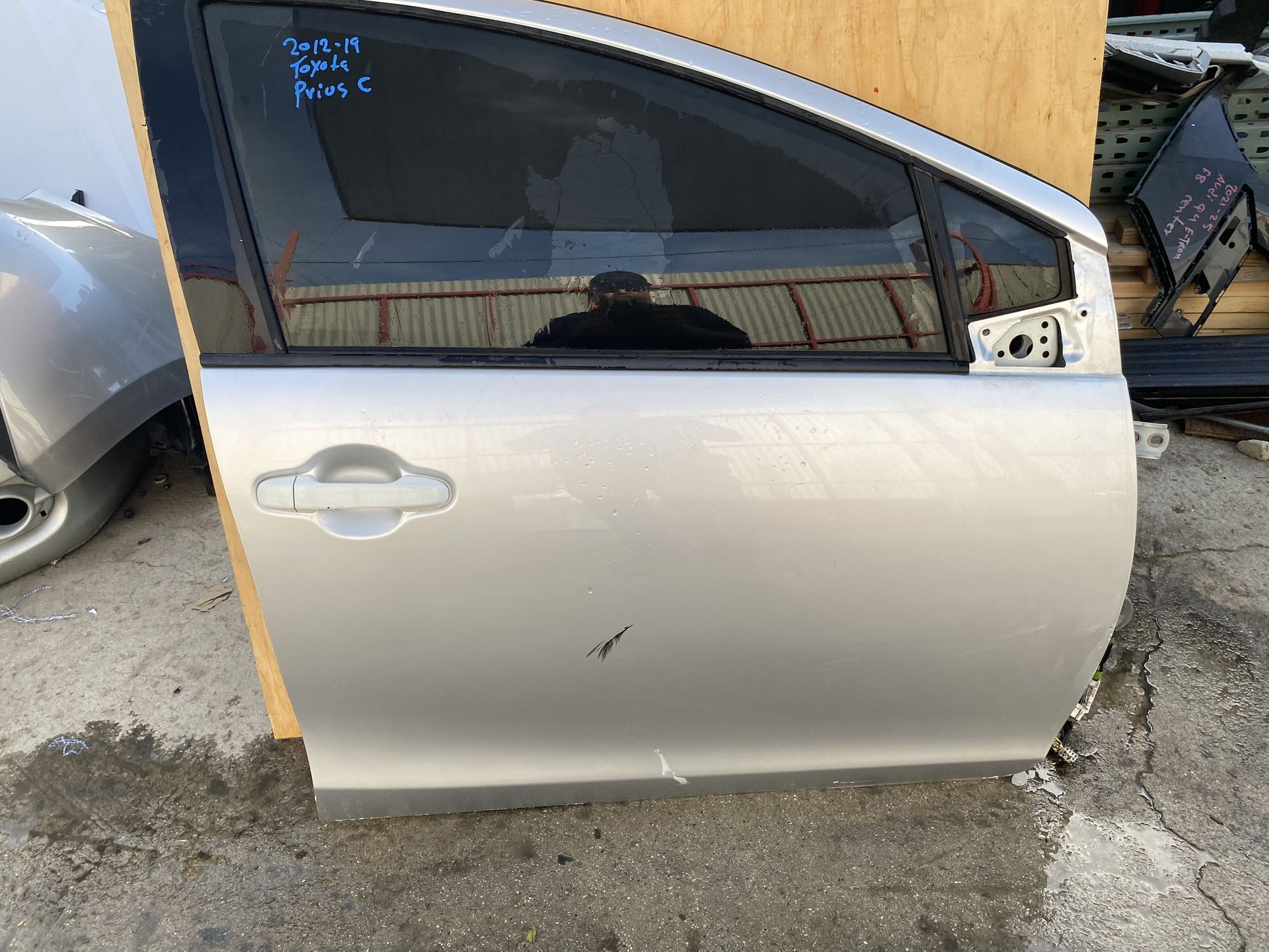 2012-2019 Toyota Prius C Right Front Door