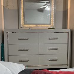 Led Dresser 