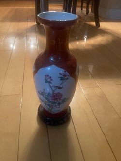 Decorative porcelain vase