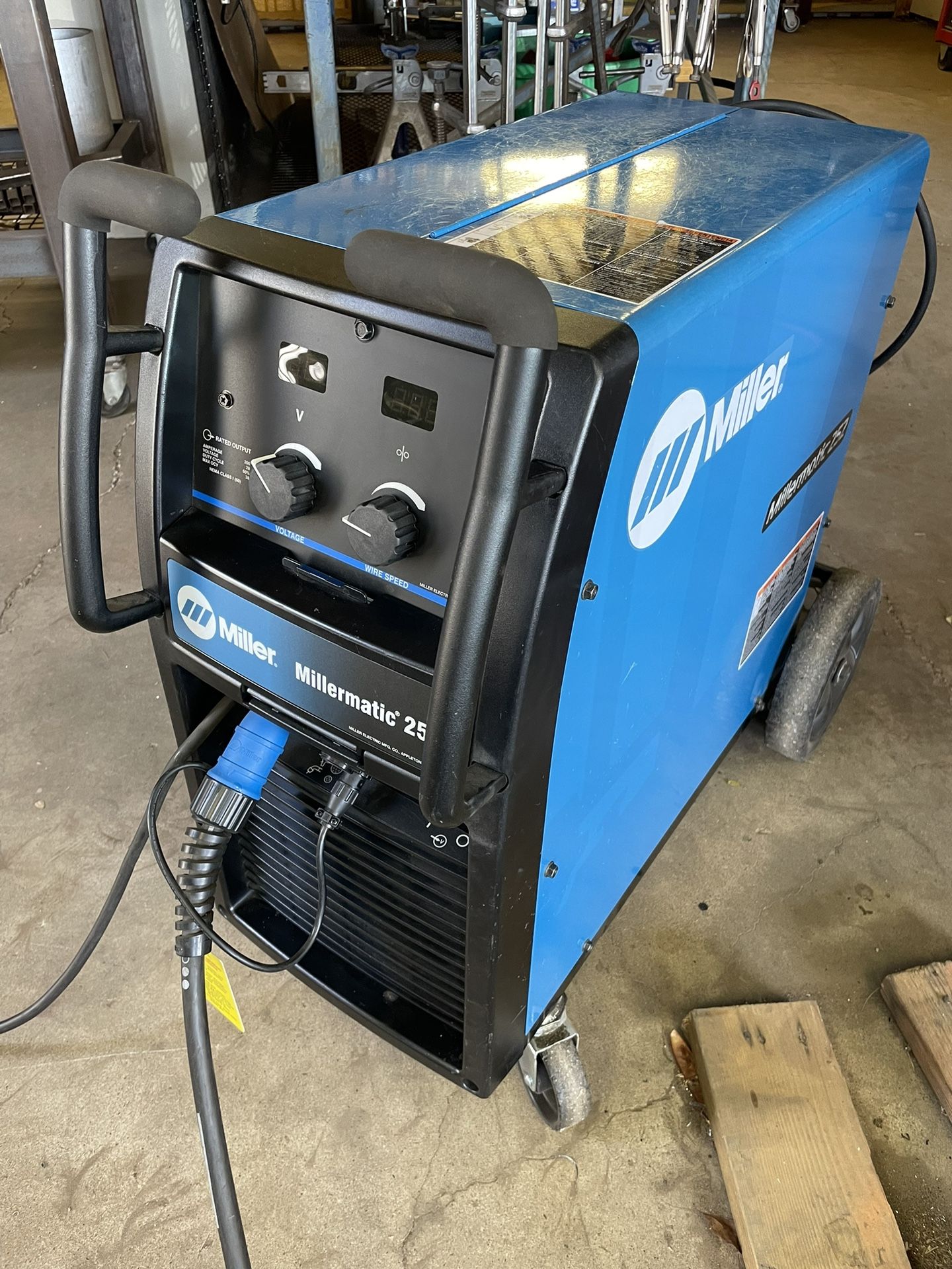 Miller 252 Millermatic MIG Welder