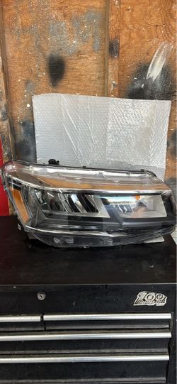 2022-2024 Volkswagen Taos Right RH PASSENGER Side Reflector LED Headlight OEM