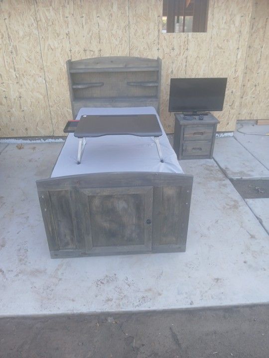 Kids Bed Set Lightly Used
