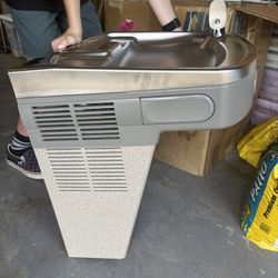 Drinking Fountain - New