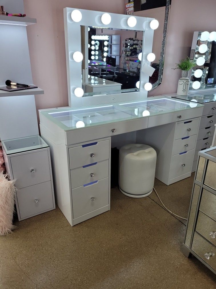 3 Pc Vanity Table + Mirror And stool