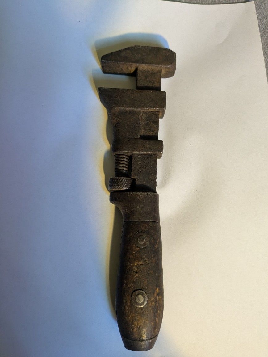 L. COLES ANTIQUE PIPE WRENCH