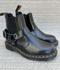 DR MARTENS Wincox Leather Buckle Boots Women's Size 6
