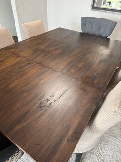 Modern Expandable Table and Chairs Seats 8 (6 chairs included)