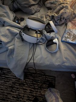 virtual reality headset with controllers