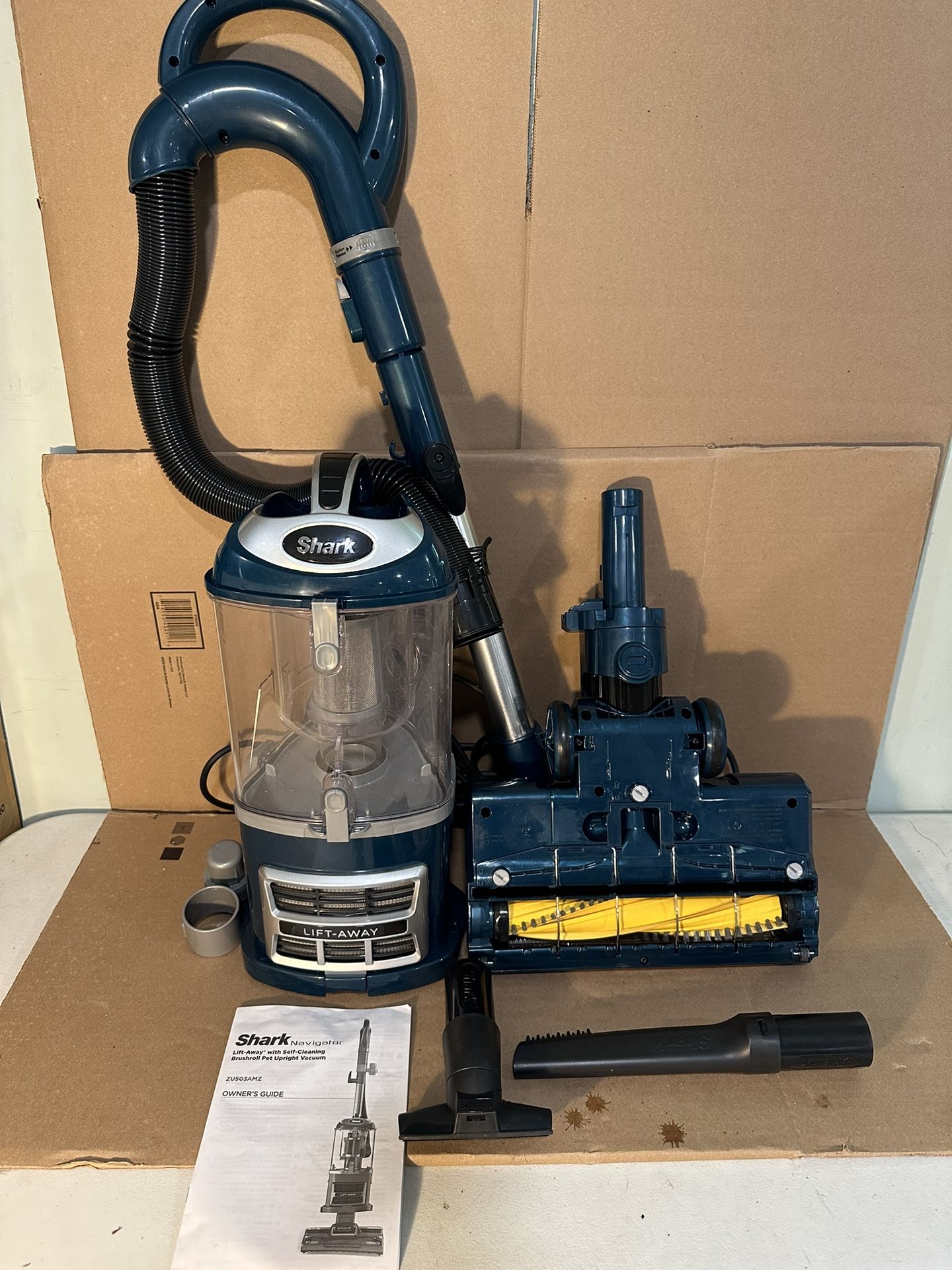 Shark Navigator Lift-Away Upright Vacuum with Self-Cleaning Brushroll - ZU503AMZ