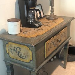 Entry Table/Coffee bar - Great Condition!