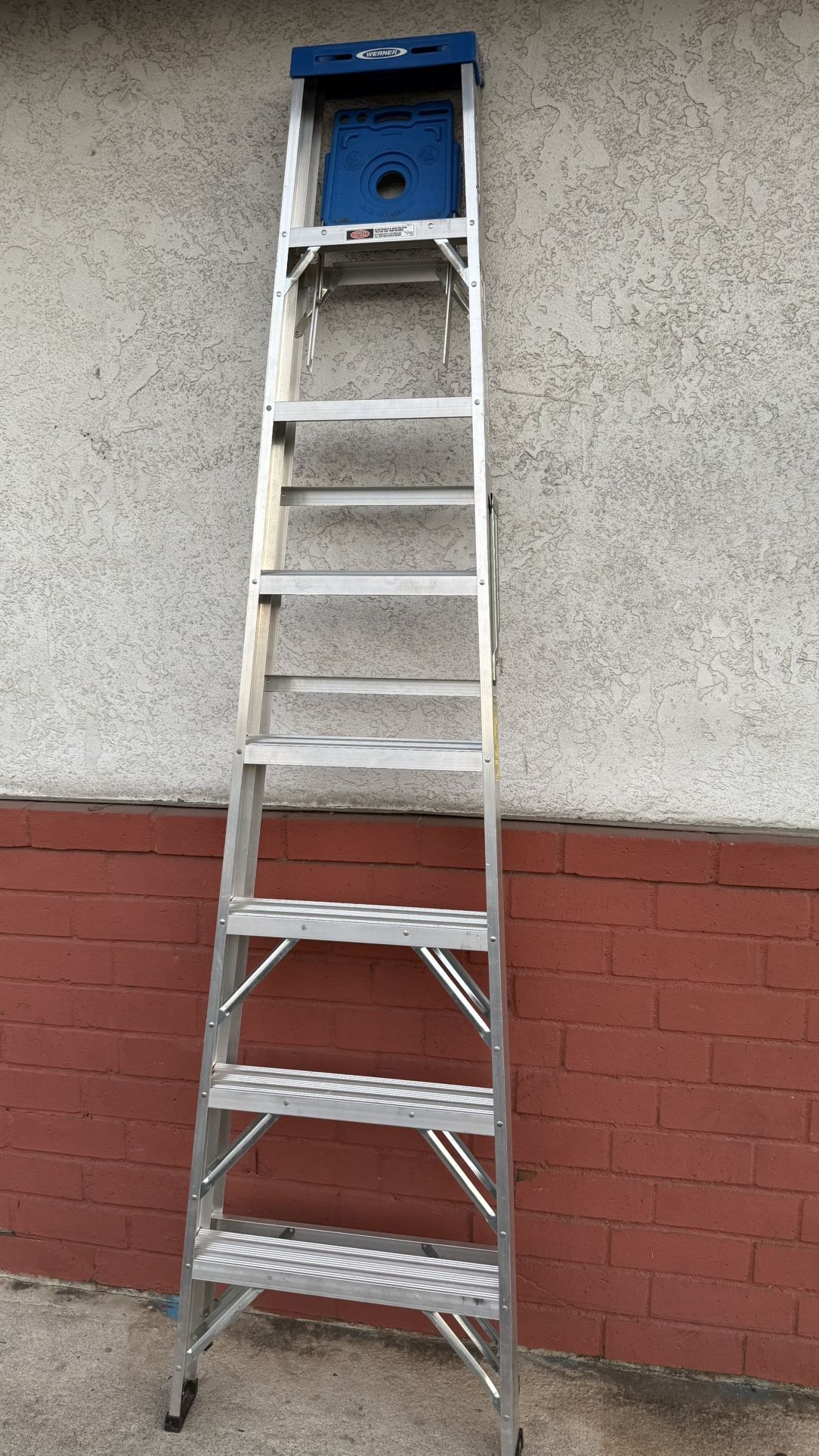 8’ 250lb Aluminum Werner ladder 
