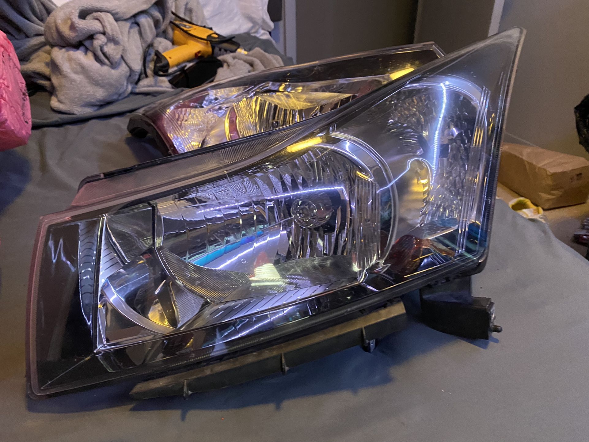 11-15 Chevy Cruze OEM Headlight Assembly 